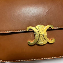 Lade das Bild in den Galerie-Viewer, CELINE セリーヌ TRIOMPHE クラシック トリオンフ ショルダーバッグ ナチュラルカーフスキン タンカラー