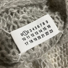 Load image into Gallery viewer, Maison Martin Margiela メゾンマルタンマルジェラ 09AW ドルマンスリーブかぎ編みVネックプルオーバーニットセーター