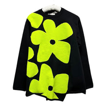 Lade das Bild in den Galerie-Viewer, COMME des GARCONS コムデギャルソン 22SS Floral Asymmetric Sweater 花柄アシンメトリーポリエステルニット GI-N014 AD2021