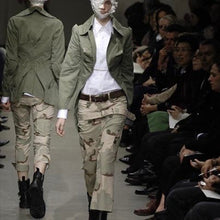 Load image into Gallery viewer, JUNYA WATANABE ジュンヤワタナベ 06SS 解体再構築カモフラ柄クロップドパンツ JQ-P064 AD2005