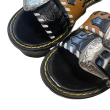 画像をギャラリービューアに読み込む, TOGA PULLA トーガプルラ メタルバックルプラットフォームサンダル