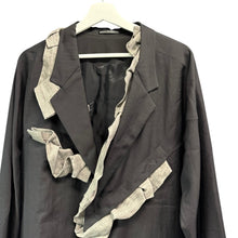 画像をギャラリービューアに読み込む, Yohji Yamamoto POUR HOMME ヨウジヤマモトプールオム 24SS W/RY HARD TWISTED GABARDINE BACK PT JACKET メッセージ刺繍スナップボタンジャケット HS-J28-102 14254
