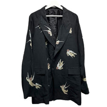 Load image into Gallery viewer, Yohji Yamamoto POUR HOMME ヨウジヤマモトプールオム 24SS ANGEL PATTERN DOUBLE FRONT JACKET 天使プリントレーヨンリネンジャケット HS-J50-509
