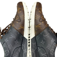 Load image into Gallery viewer, LOUIS VUITTON ルイヴィトン ランアウェイ モノグラムスニーカー BM0280 8 1/2 ブラウン 15646
