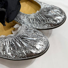 Load image into Gallery viewer, LANVIN ランバン 08SS クラック加工メタリックミラーバレエシューズ パンプス 14522
