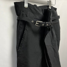 Lade das Bild in den Galerie-Viewer, COMME des GARCONS コムデギャルソン 13AW ポリエステル縮絨加工変形デザインショートパンツ GL-P078
