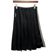 Load image into Gallery viewer, robe de chambre COMME des GARCONS ローブドシャンブルコムデギャルソン CDG刺繍サイドラインジャージープリーツイージースカート RT-10040M AD2000 13754
