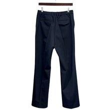 Lade das Bild in den Galerie-Viewer, MARKAWARE マーカウェア 24SS FLAT FRONT FLARED TROUSERS ORGANIC COTTON SURVIVAL CLOTH フレアスラックスパンツ 2 ネイビー A24A-04PT02C 15598
