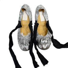 Load image into Gallery viewer, LANVIN ランバン 08SS クラック加工メタリックミラーバレエシューズ パンプス 14522
