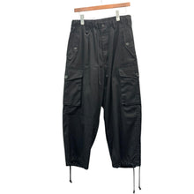 Lade das Bild in den Galerie-Viewer, S'YTE by yohji yamamoto サイト ヨウジヤマモト COTTON TWILL GATHERED POCKET CARGO ギャザーポケットカーゴパンツ UQ-P23-001 3 ブラック 15823
