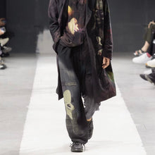 Load image into Gallery viewer, Yohji Yamamoto POUR HOMME ヨウジヤマモトプールオム 24SS 異素材切替グラフィックイージーパンツ HS-P63-818
