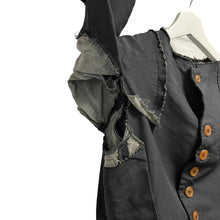 Lade das Bild in den Galerie-Viewer, COMME des GARCONS コムデギャルソン 13SS ポリエステル縮絨加工カットオフノーカラー再構築燕尾ジャケット GK-J037 XS ブラック 3470
