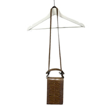 Lade das Bild in den Galerie-Viewer, FOXEY フォクシー VICTORIA クロコ型押し2WAYショルダーバッグ MADE IN ITALY イタリア製 ブラウン 3508
