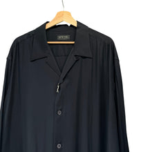 Lade das Bild in den Galerie-Viewer, S'YTE by yohji yamamoto サイト ヨウジヤマモト RAYON TWILL OPEN-COLLAR LONG SHIRT オープンカラーレーヨンロングシャツ UT-B09-200 ブラック 15813
