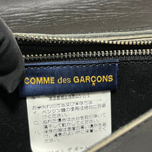 Lade das Bild in den Galerie-Viewer, COMME des GARCONS コムデギャルソン スタッズレザーショルダーバッグ ポシェット
