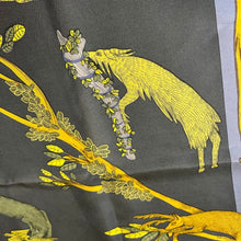 Lade das Bild in den Galerie-Viewer, HERMES エルメス カレ90 シルクアニマルロゴスカーフ ANIMAL ALPHABET 3477
