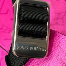 画像をギャラリービューアに読み込む, LOUIS VUITTON ルイヴィトン 21SS タイガラマ コレクション アウトドア スリングバッグ ショルダーバッグ フューシャ M30767 ピンク 15647
