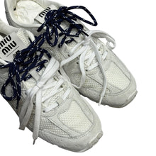 Load image into Gallery viewer, NEW BALANCE ×MIU MIU ニューバランス ミュウミュウ 530 SL スエードメッシュスニーカー サイズ41 ホワイト 付属品完備 R14620
