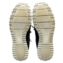 Load image into Gallery viewer, LOUIS VUITTON ルイヴィトン ランアウェイ モノグラムスニーカー BM0280 8 1/2 ブラウン 15646
