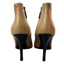 Load image into Gallery viewer, CHANEL シャネル サイドジップバイカラーブーツ ピンヒール 37 ベージュ 14916
