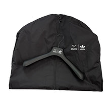 Load image into Gallery viewer, PRADA×adidas プラダ アディダス 22SS Re-Nylon Sweatshirt Vネックプルオーバー M ブラック 14745
