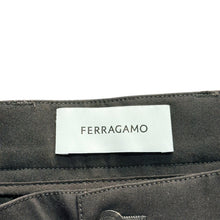 Load image into Gallery viewer, FERRAGAMO by Maximilian Davis フェラガモ マクシミリアンデイヴィス ニータックポリエステルコットンセミワイドストレートパンツ 48 ブラック 15359
