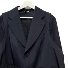 Lade das Bild in den Galerie-Viewer, COMME des GARCONS コムデギャルソン 20SS カットオフデザイン2Bジャケット ケープ ポンチョ GE-J032 XS ネイビー 3471
