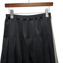 Load image into Gallery viewer, robe de chambre COMME des GARCONS ローブドシャンブルコムデギャルソン CDG刺繍サイドラインジャージープリーツイージースカート RT-10040M AD2000 13754
