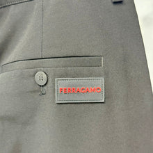 Load image into Gallery viewer, FERRAGAMO by Maximilian Davis フェラガモ マクシミリアンデイヴィス ニータックポリエステルコットンセミワイドストレートパンツ 48 ブラック 15359

