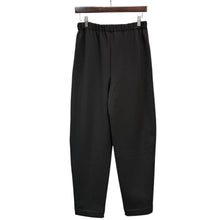 Load image into Gallery viewer, ENFOLD エンフォルド 22AW EGG PANTS テーパードスウェットパンツ 300FA281-2810 38 ブラック 14809
