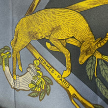 Lade das Bild in den Galerie-Viewer, HERMES エルメス カレ90 シルクアニマルロゴスカーフ ANIMAL ALPHABET 3477
