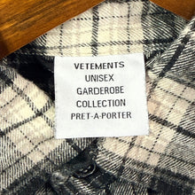 画像をギャラリービューアに読み込む, VETEMENTS ヴェトモン DOUBLE ANARCHY LOGO FLANNEL SHIRT アナーキーフランネルチェックシャツ UE52SH800B S ブラック 15433
