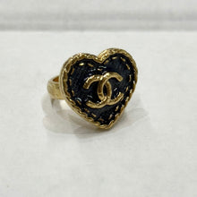 Load image into Gallery viewer, CHANEL シャネル 2024年 デニムモチーフココマークハートリング I24P 14886
