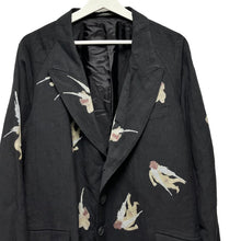 Load image into Gallery viewer, Yohji Yamamoto POUR HOMME ヨウジヤマモトプールオム 24SS ANGEL PATTERN DOUBLE FRONT JACKET 天使プリントレーヨンリネンジャケット HS-J50-509
