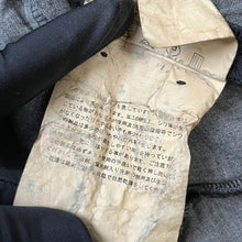 Lade das Bild in den Galerie-Viewer, COMME des GARCONS コムデギャルソン 13SS ポリエステル縮絨加工カットオフノーカラー再構築燕尾ジャケット GK-J037 XS ブラック 3470
