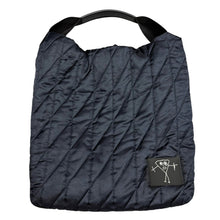 Load image into Gallery viewer, PLAN C プランシー QUILTED HANDBAG キルティングハンドバッグ ネイビー 14689
