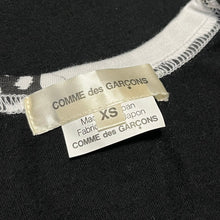 Lade das Bild in den Galerie-Viewer, COMME des GARCONS コムデギャルソン 11SS デザインプリントノースリーブTシャツ GG-T047
