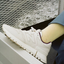 이미지를 갤러리 뷰어에 로드 , OVERCOAT×TOKYO DESIGN STUDIO×New Balance 오버코트 도쿄 디자인 스튜디오 뉴발란스 RC 1300 로우 컷 스니커즈 
