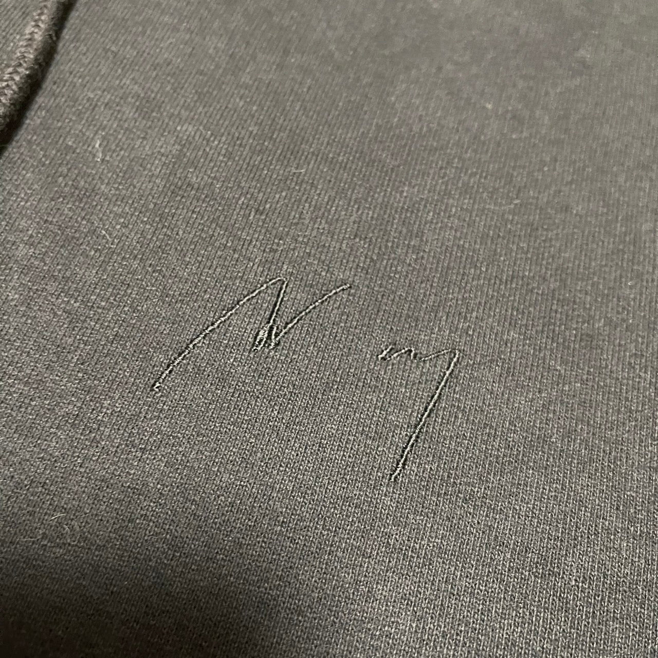 Load image into Gallery viewer, ANCELLM アンセルム 23SS 新年限定 SWEAT HOODIE ダメージ加工プルオーバーパーカー