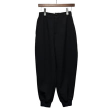 Load image into Gallery viewer, ENFOLD エンフォルド 22AW KNIT RIB COCOON PANTS リブニットコクーンパンツ 300FA231-2200
