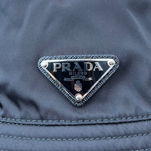 Load image into Gallery viewer, PRADA プラダ ロゴプレートナイロンバケットハット
