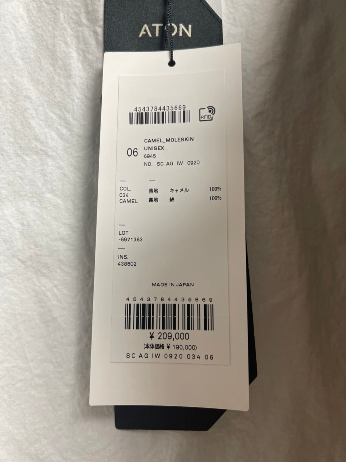 Load image into Gallery viewer, ATON CAMEL MOLESKIN COAT