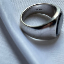 画像をギャラリービューアに読み込む, TOM WOOD トムウッド oval larvikite ring 689
