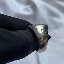 画像をギャラリービューアに読み込む, TOM WOOD トムウッド oval larvikite ring 689
